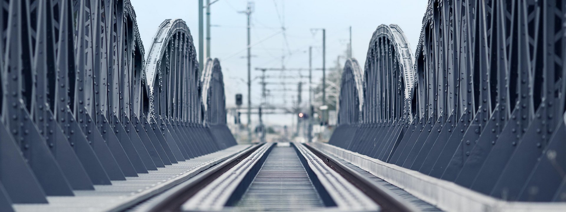 Eisenbahnbrücke in Fluchtperspektive